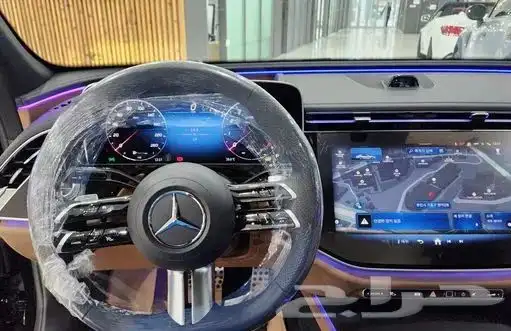 Mercedes E-Class W214E300 4MATIC AMG Line 2