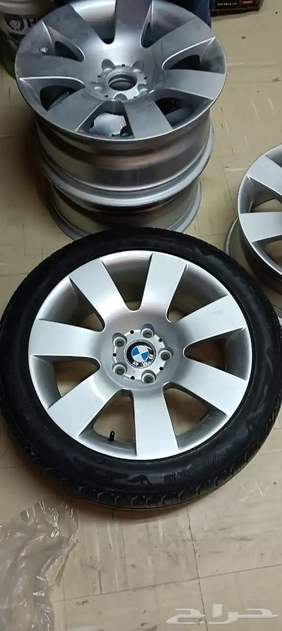 للبيع قطع BMW M5 87