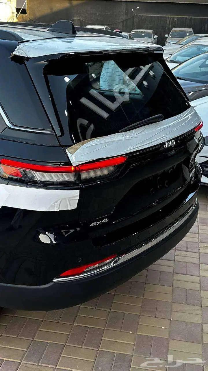 جيب جراند شيروكي لاريدو 2025 الخضر للسيارات - خريص 9