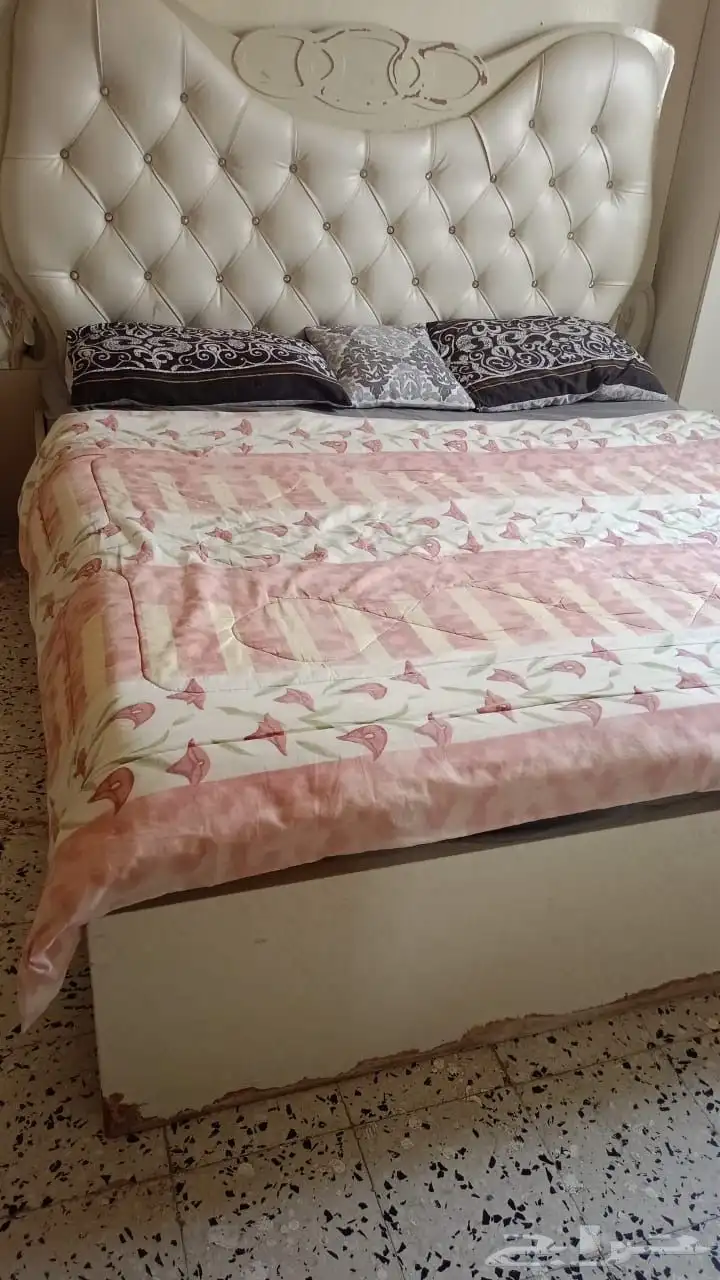 غرفه نوم نضيفه على السوم 2