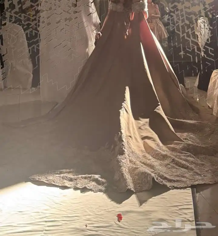 فستان ملكه بيع لبست اربعه ساعات وقت الزفه بس وجديد 0