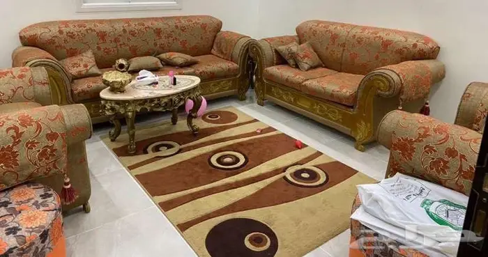 كنب كلاسيك راقي للبيع ( مستخدم استخدام نظيف ) 0