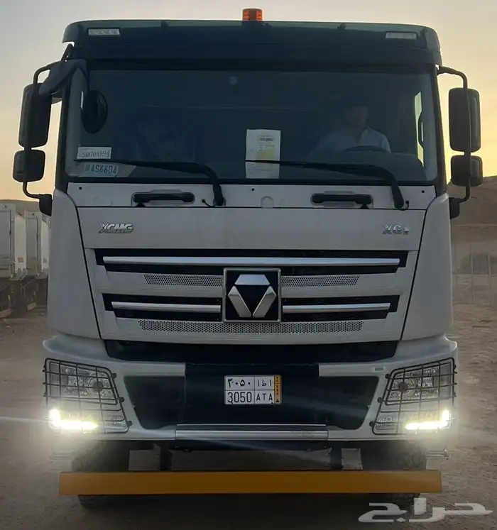 تاجير قلابات سكوس مقاس الصندوق 20 متر حديثه الموديل 2025 0