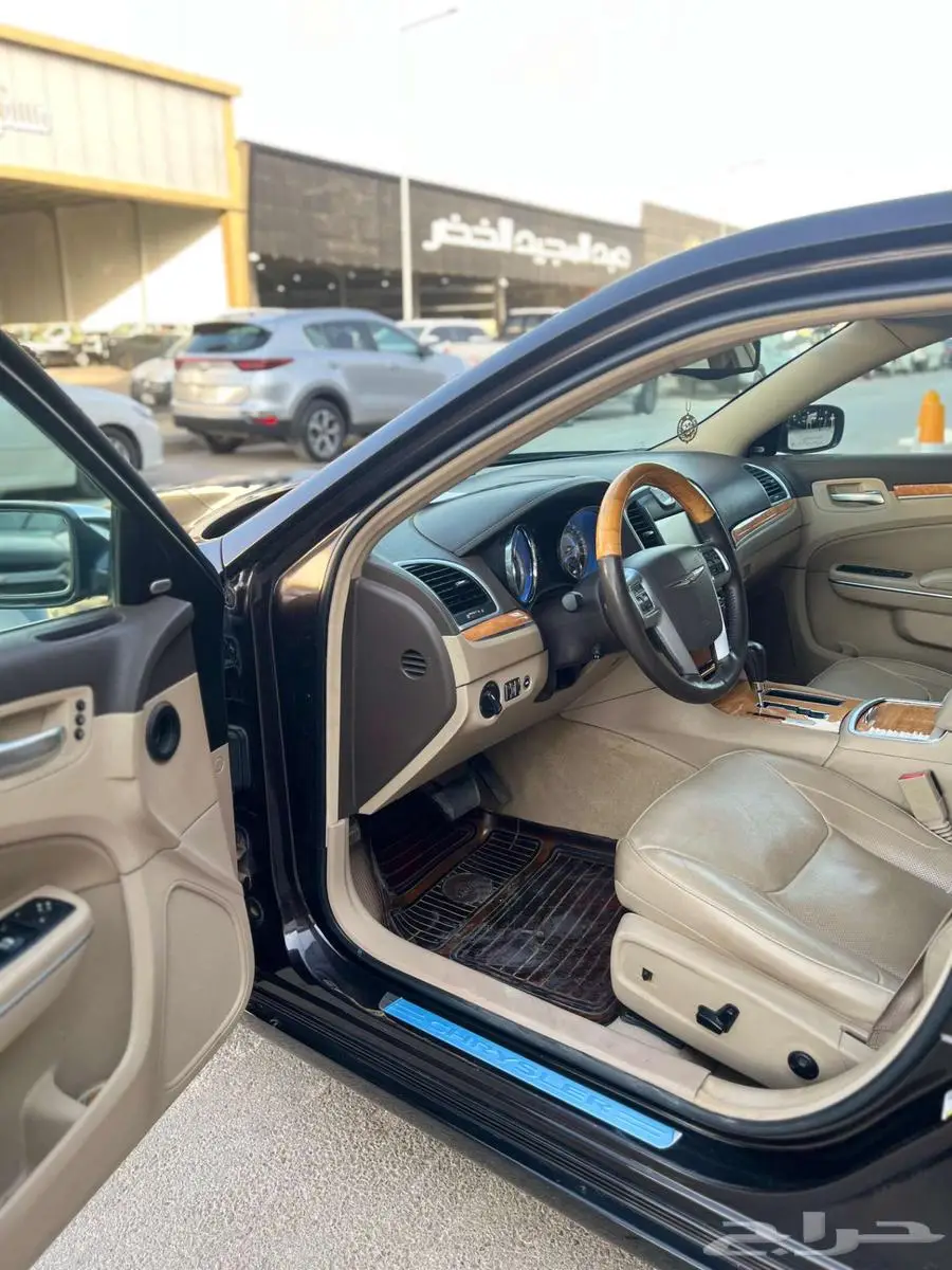 كرايزلر C300 موديل 2013 - معرض خلف للسيارات 9