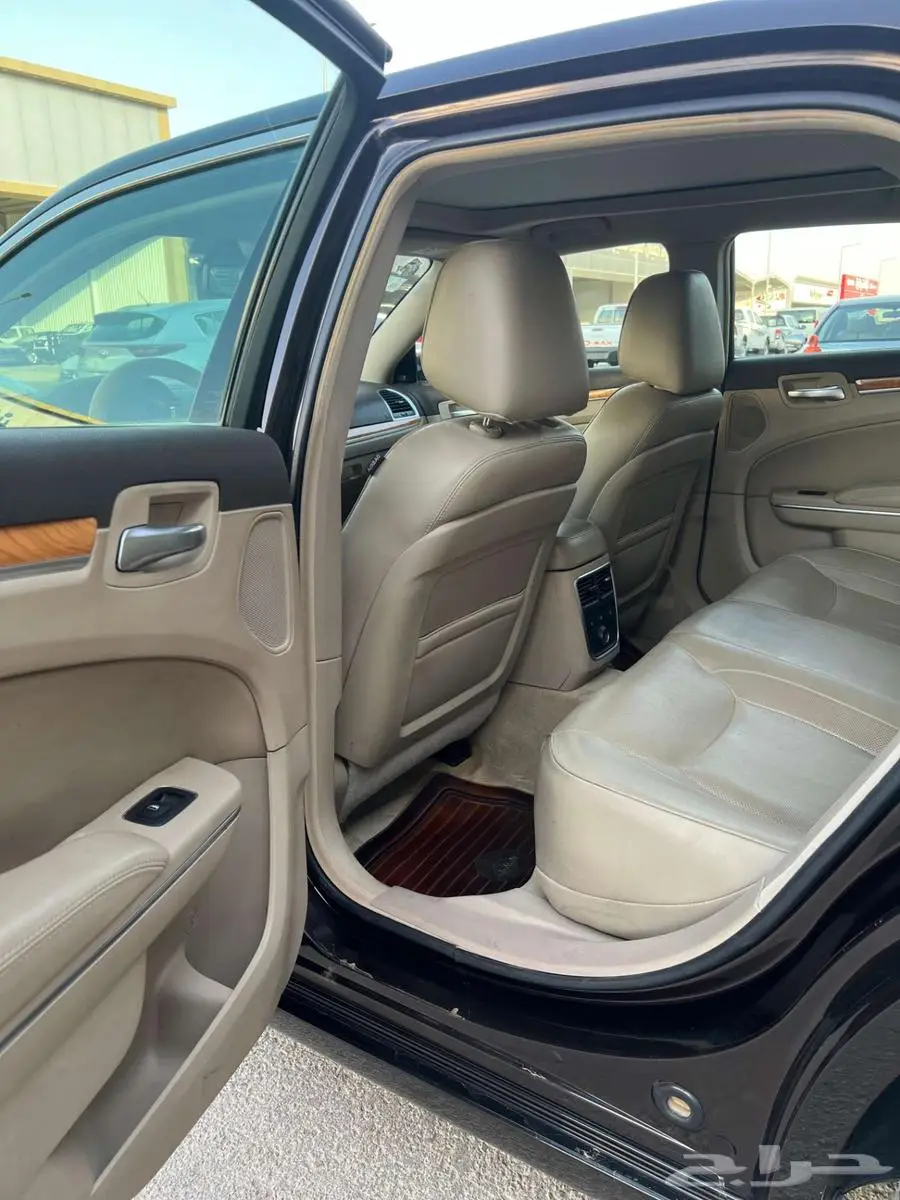 كرايزلر C300 موديل 2013 - معرض خلف للسيارات 8