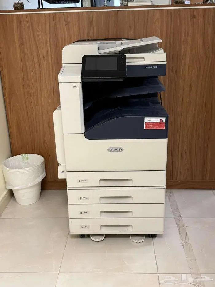 طابعة من Xerox   الطراز الرائد VersaLink C7030 1
