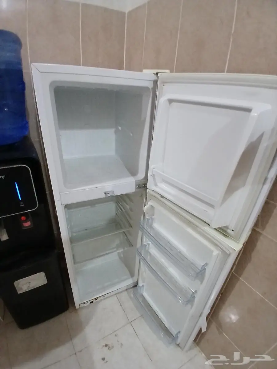 للبيع غساله 5 ك و ثلاجه 13 9قدم ومكيف شباك الزامل طن ونص 10