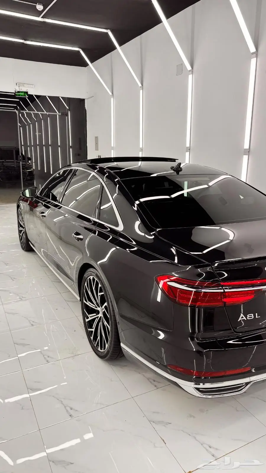 للبيع audi A8 2018 فل كامل 3