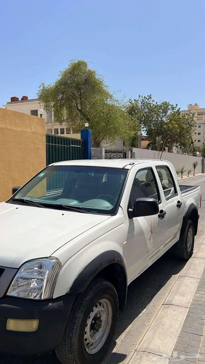 سيارة إيسوزو موديل 2005 0
