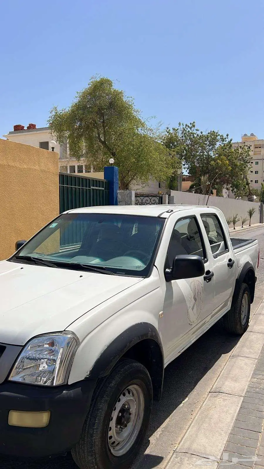 سيارة إيسوزو موديل 2005 0
