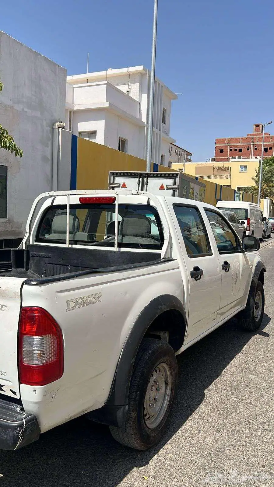 سيارة إيسوزو موديل 2005 1