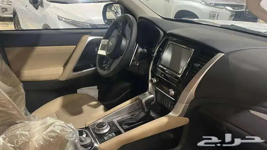 ميتسوبيشي مونتيرو نص فل موديل 2025 بنزين 7
