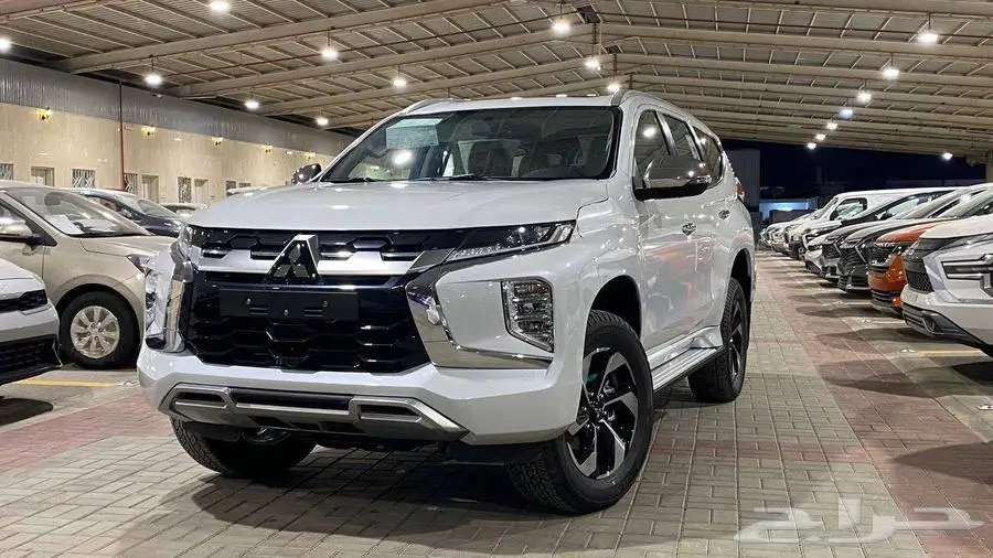 ميتسوبيشي مونتيرو نص فل موديل 2025 بنزين 1