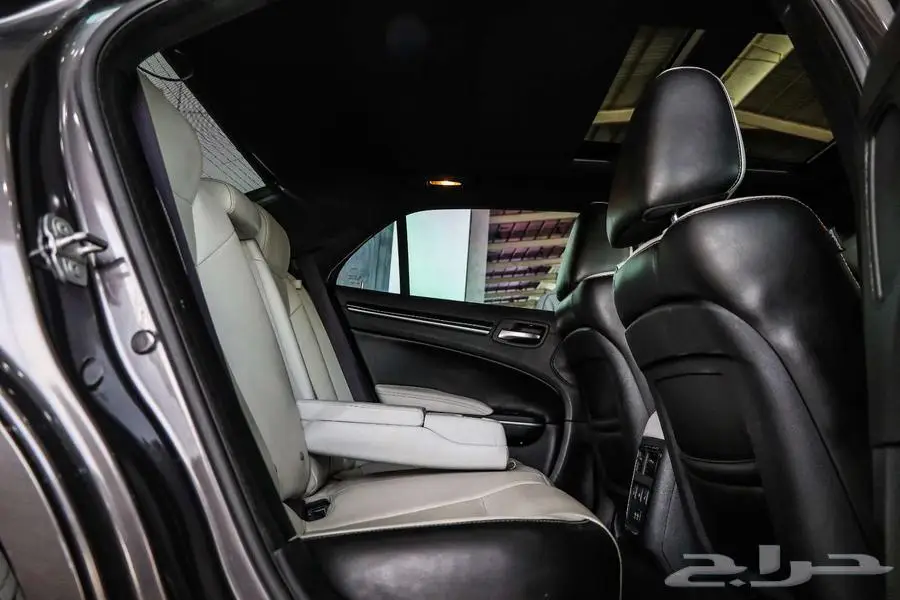 كرايزلر 300s 2020 9