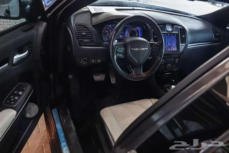 كرايزلر 300s 2020 8