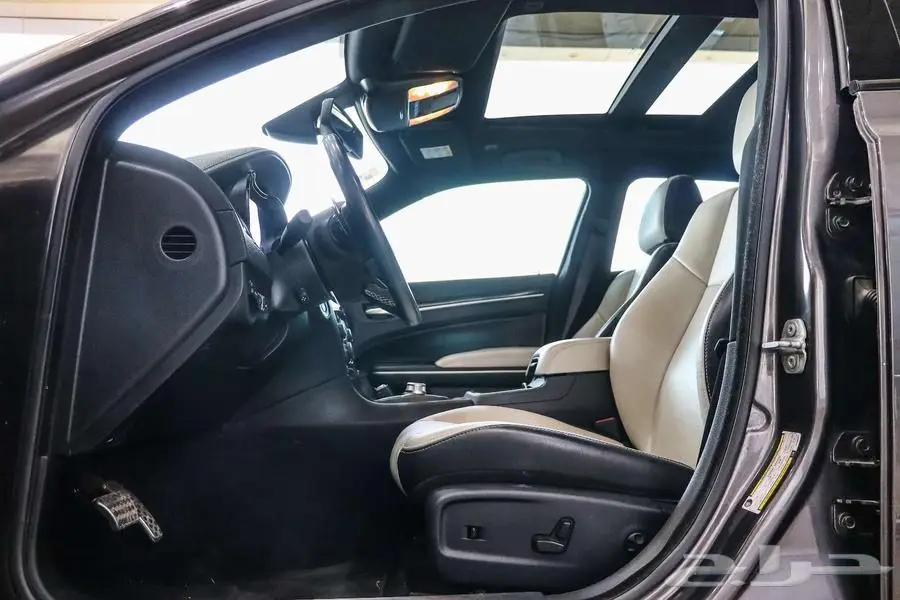 كرايزلر 300s 2020 4