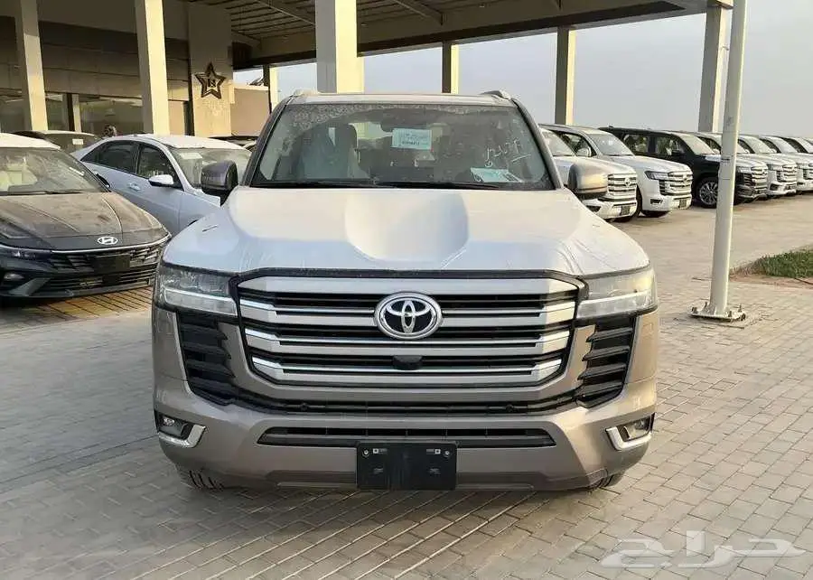تويوتا لاندكروزر GXR4 بنزين 2025 سعودي متوفر اكثر من لون 9