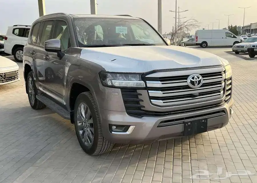 تويوتا لاندكروزر GXR4 بنزين 2025 سعودي متوفر اكثر من لون 6