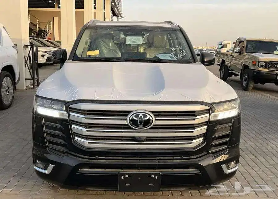 تويوتا لاندكروزر GXR4 بنزين 2025 سعودي متوفر اكثر من لون 11