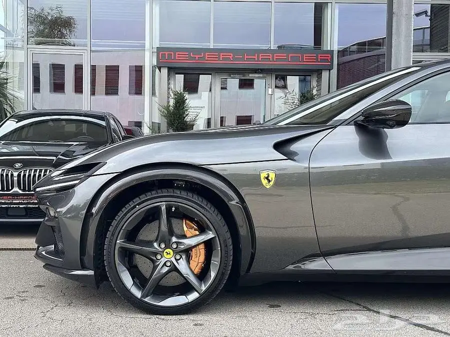 فيراري بورسانجي Ferrari Purosangue 12