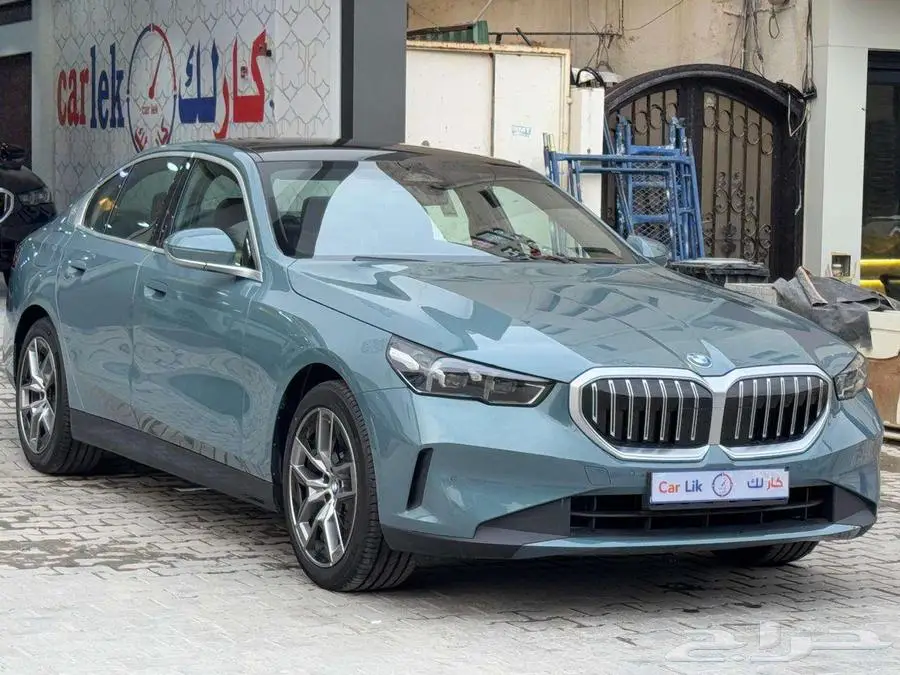 بي ام دبليو الفئة 520 اي 2025 جديد متوفر جميع الالوان 3