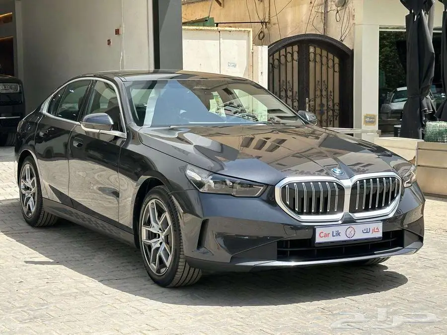 بي ام دبليو الفئة 520 اي 2025 جديد متوفر جميع الالوان 2