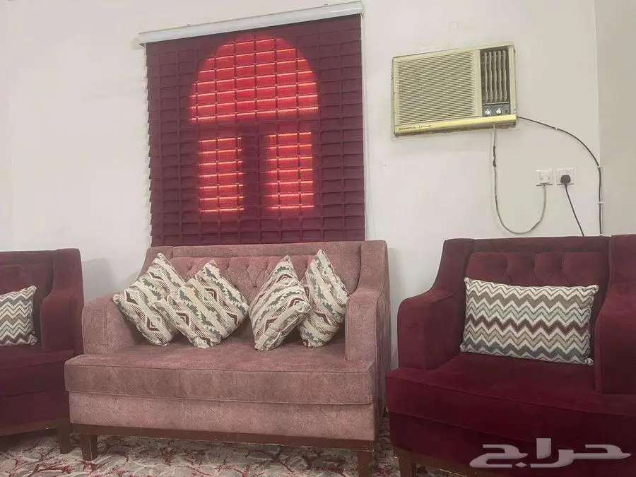 مجلس كامل للبيع استخدام مايقارب أربع أشهر 0