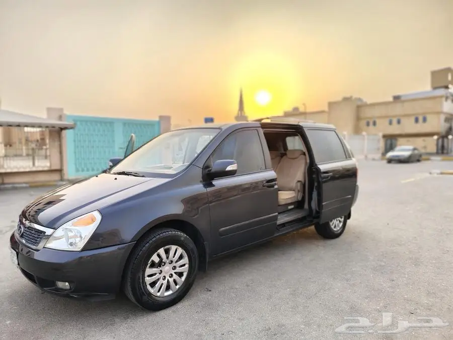 Kia carnival 2015 0