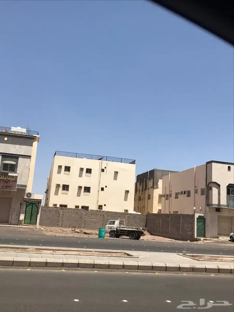 ارض تجاريه للبيع في المدينه المنوره حي العزيزيه 1