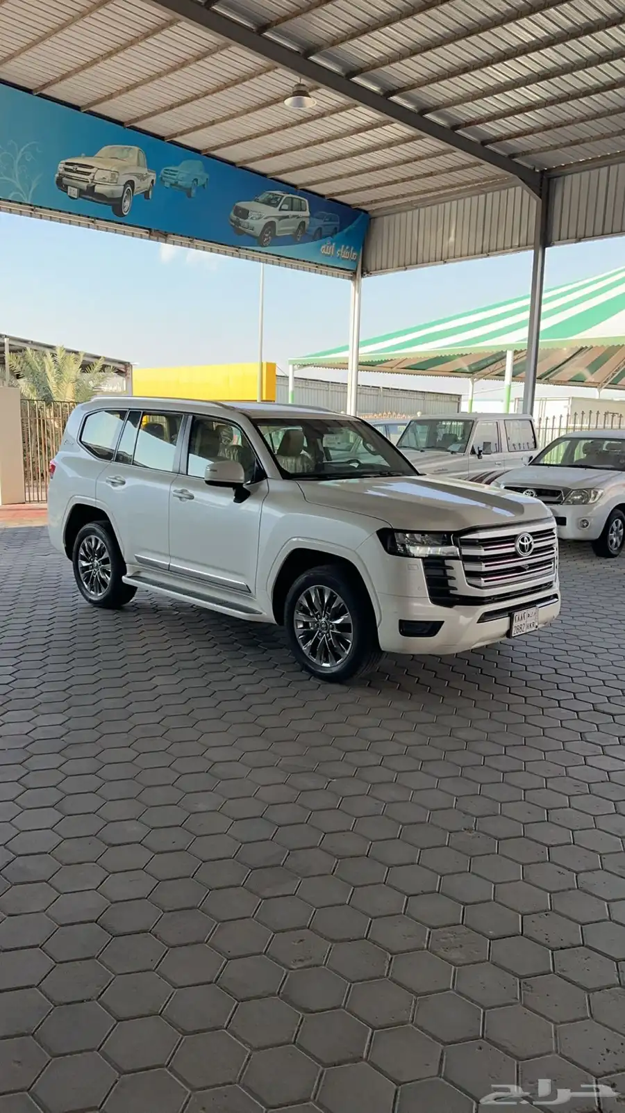 لاندكروزر 2022 سعودي L3 (بنزين) ب 236.000 2