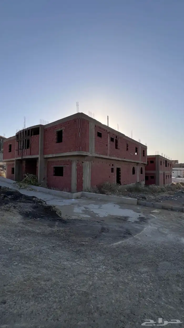 عمارتين مبنية عظم على مساحه ارض 1250 2