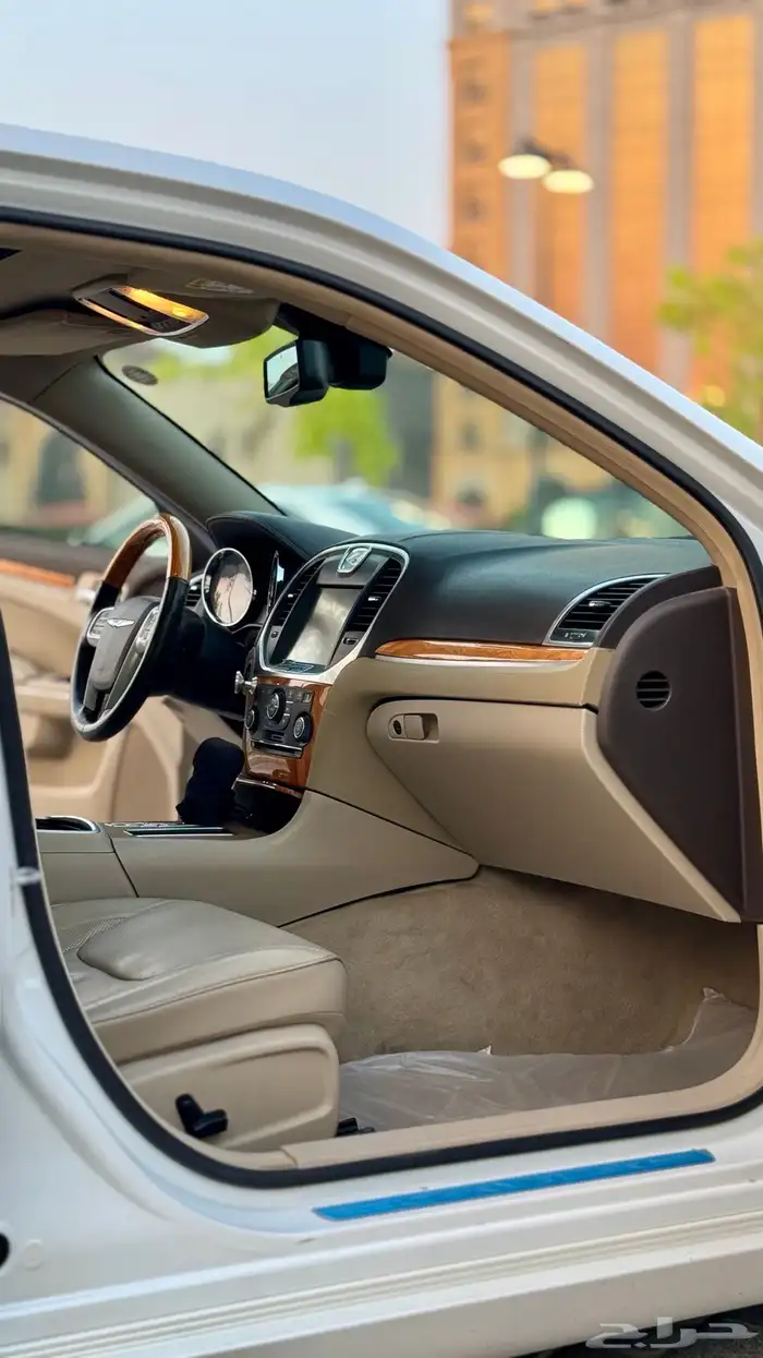 كرايسلر 300C موديل 2014 قمة فالنظافة 30