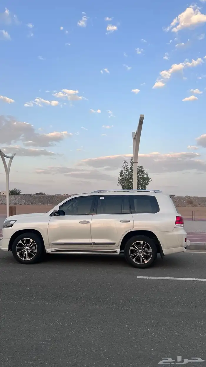 لاندكروزر 2020 GXR تورنق مخزن 5
