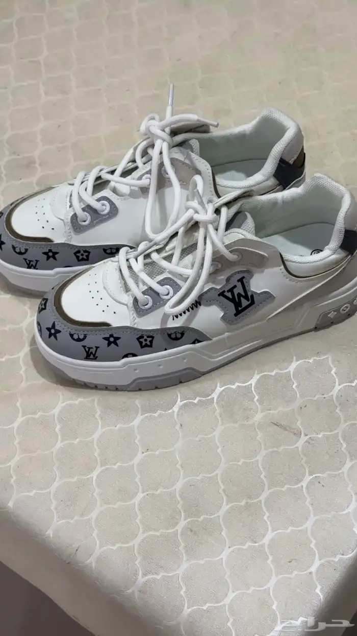 شوز LV 0