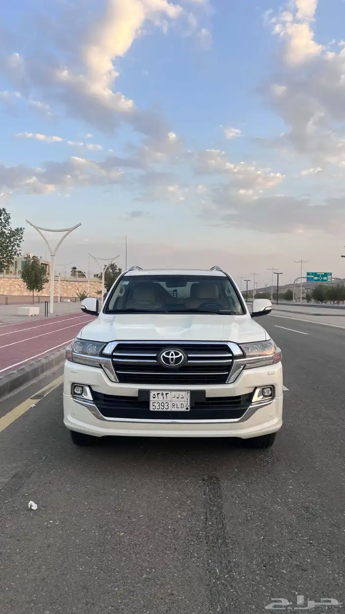 لاندكروزر 2020 GXR تورنق مخزن 1