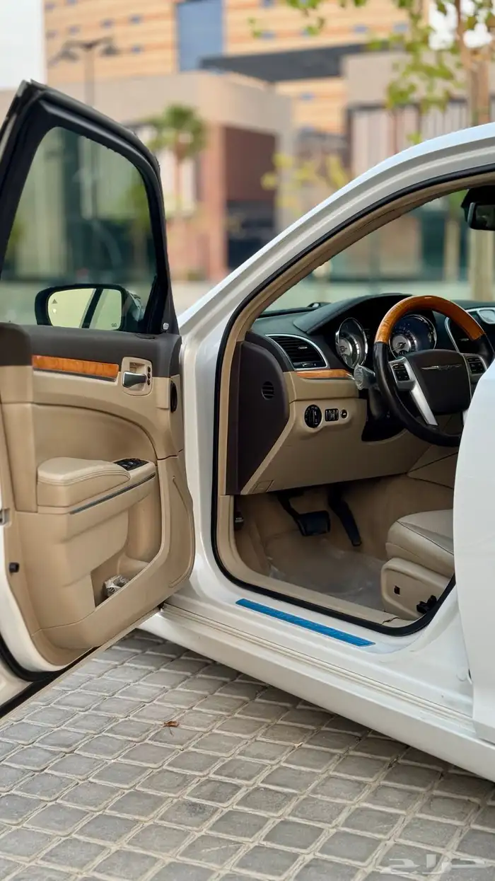 كرايسلر 300C موديل 2014 قمة فالنظافة 19