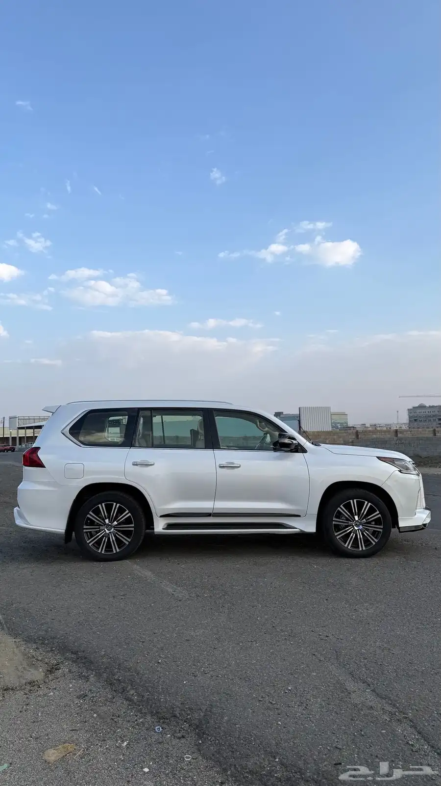 جيب لكزس 2021 سعودي LX 570 . 5