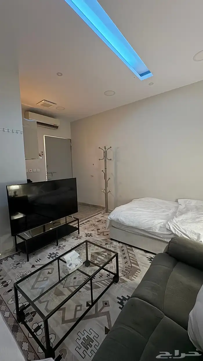 استديو فاخر باثاث انيق ومريح شارع الثلاثين حي المطار 3