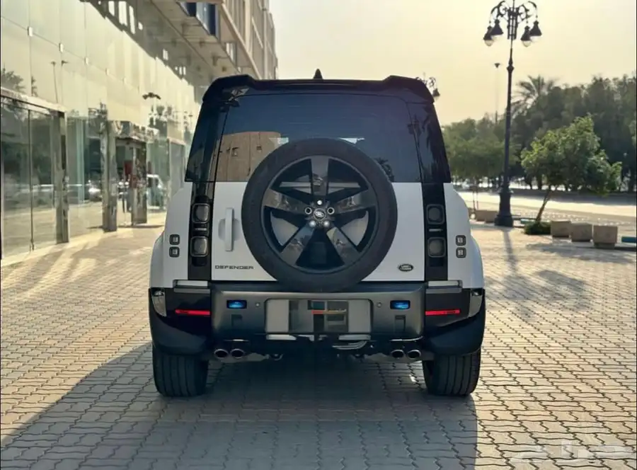 لاندروفر ديفندر 3