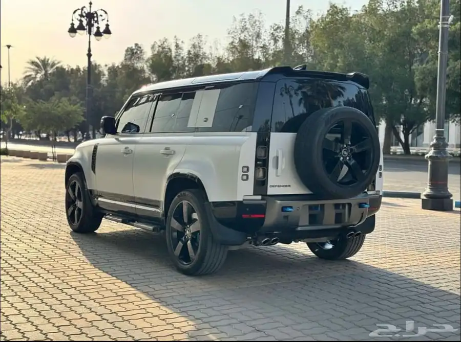 لاندروفر ديفندر 2