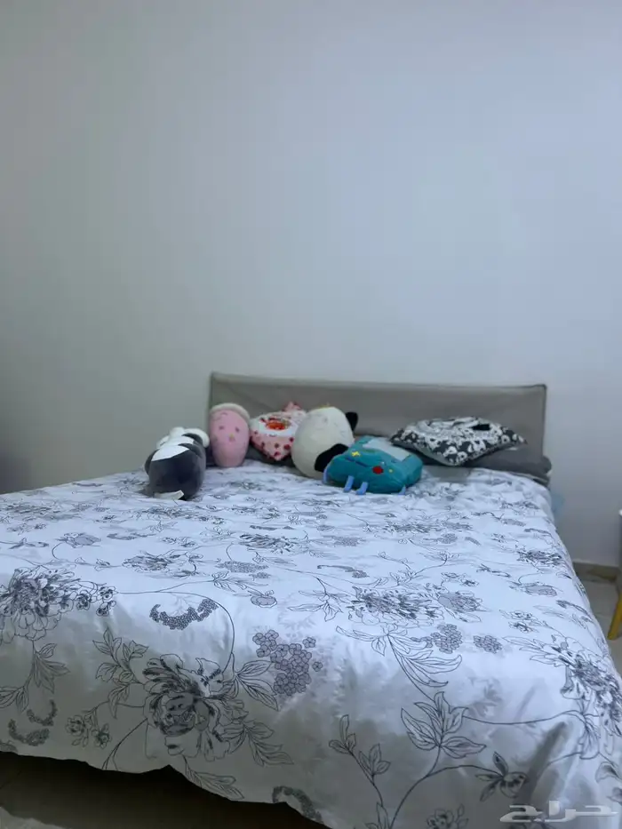 سرير ايكيا مستعمل شبه جديد للبيع 2