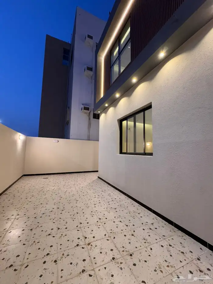 دور وملحق للبيع بحي السويس 1