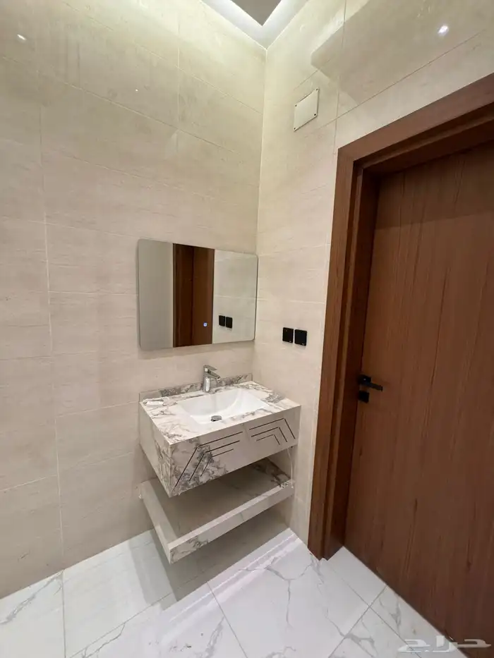 دور وملحق للبيع بحي السويس 5