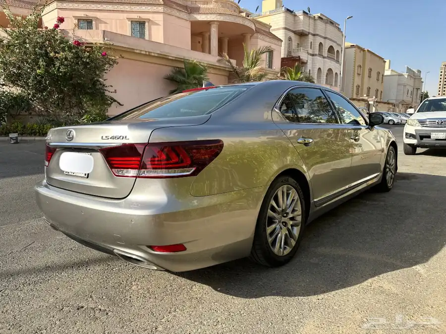 لكزس LS460 عداد قليل 3