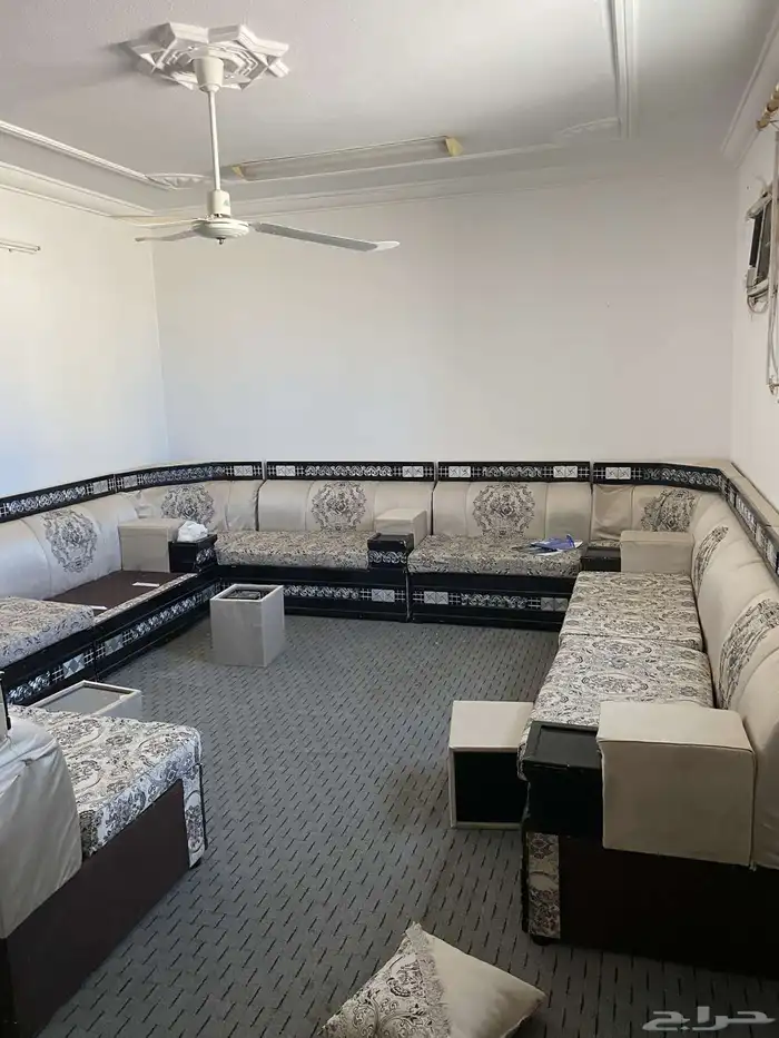 كنب مع سجادته 0