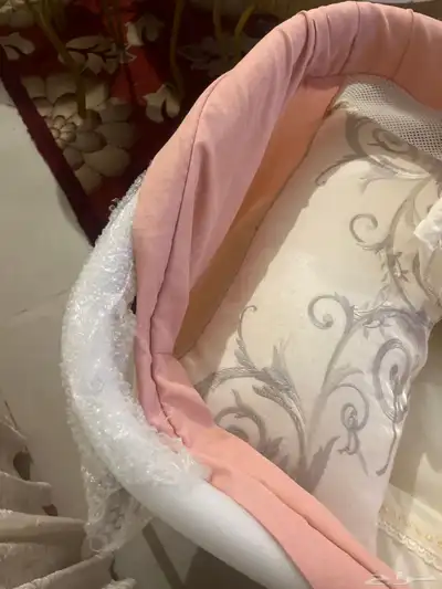 كرسي نوم اطفال شريته ب 250 وباقي نضيف وببيعه 2