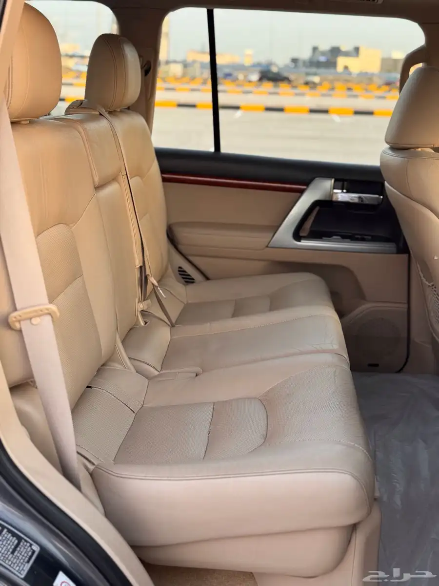 جيب لاندكروزر VXR 2014 فل كامل بحالة الوكاله 23