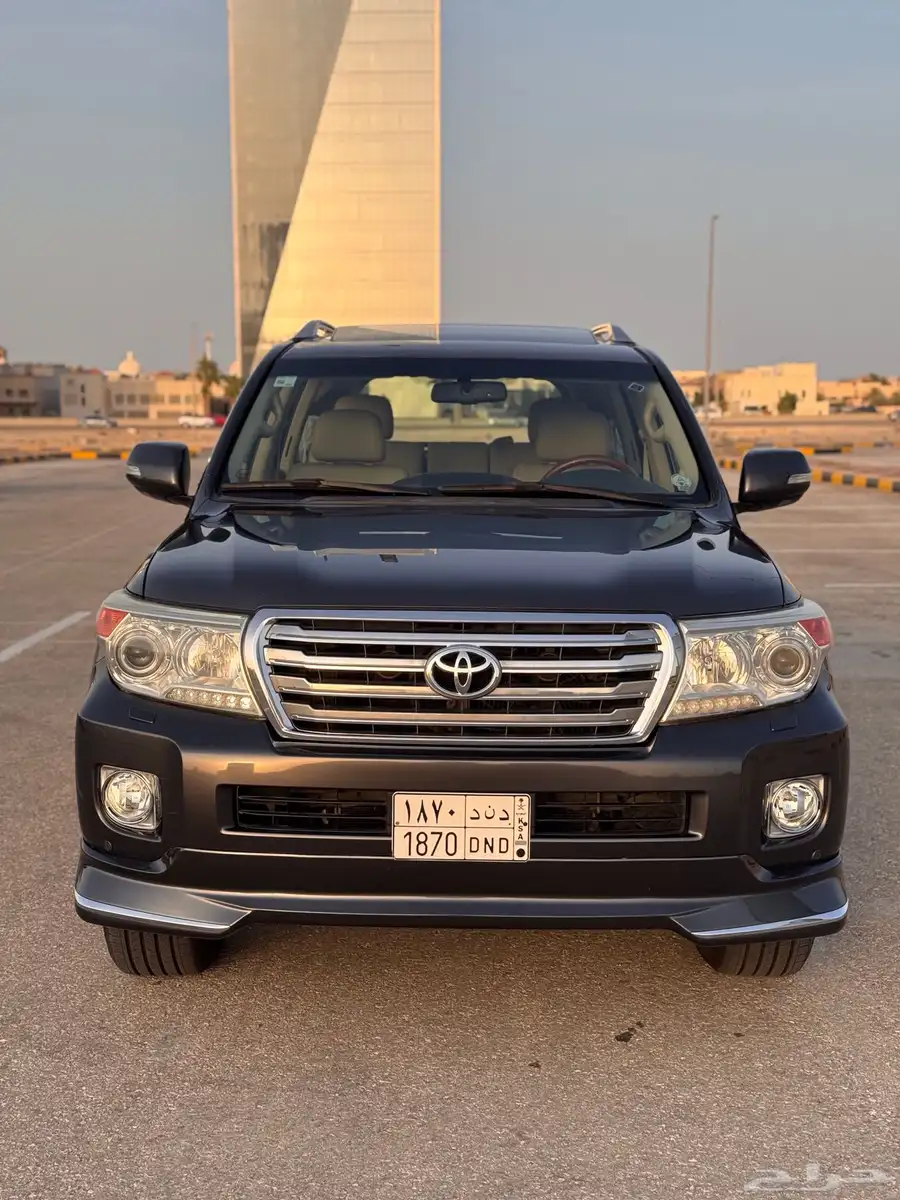 جيب لاندكروزر VXR 2014 فل كامل بحالة الوكاله 1