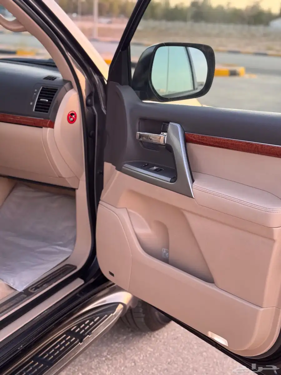 جيب لاندكروزر VXR 2014 فل كامل بحالة الوكاله 24