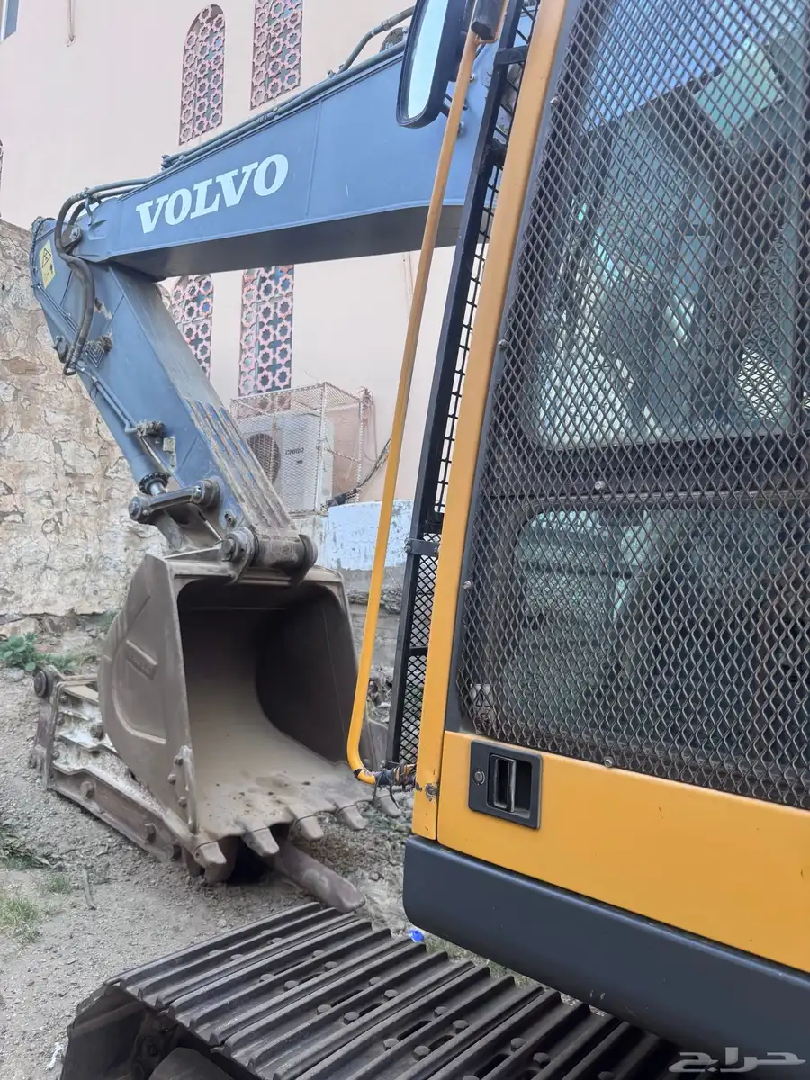 بوكلين فولفو شبه جديد للبيع 3
